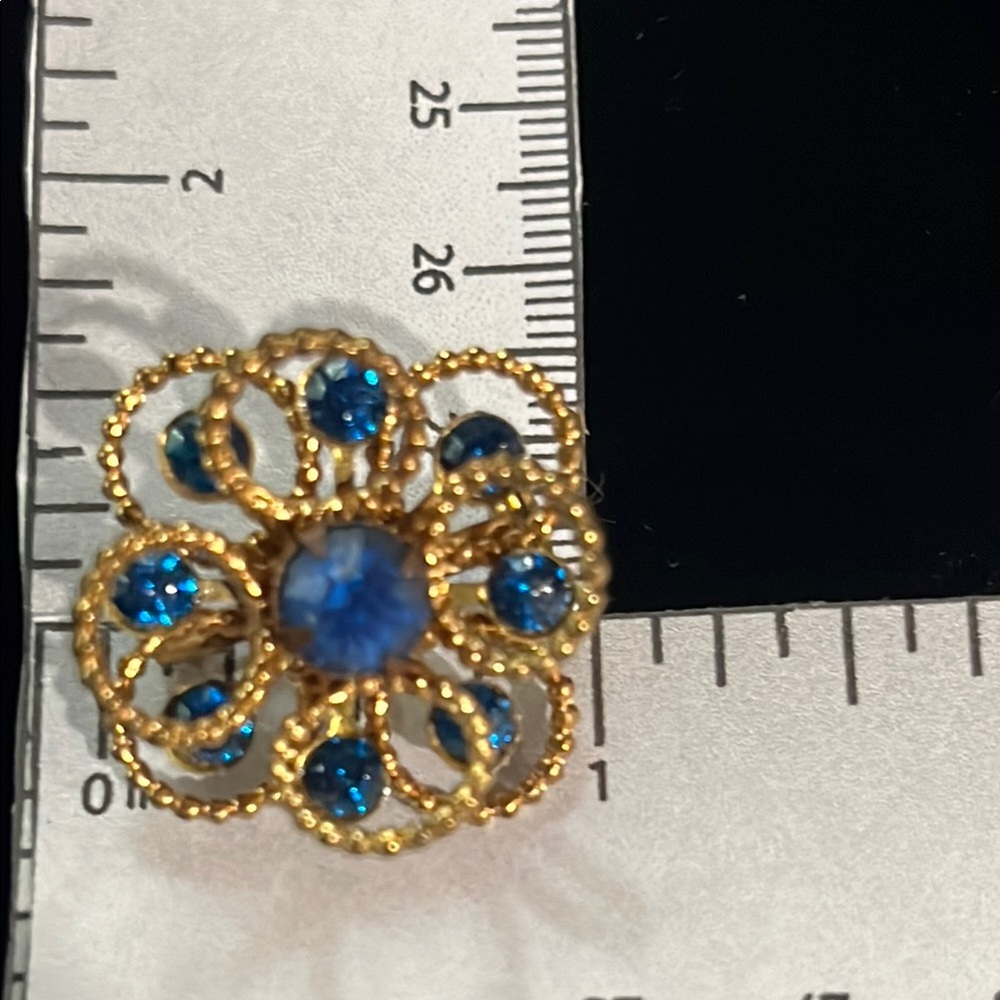 Elegant Gold and Blue Gem Brooch - Picture 3 of 4